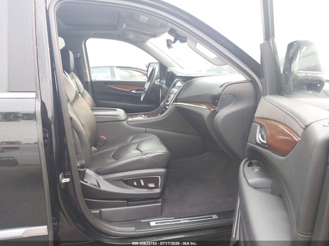 45625753 :رقم المزاد ، 1GYS4BKJ4LR187459 vin ، 2020 Cadillac Escalade 4wd Luxury مزاد بيع