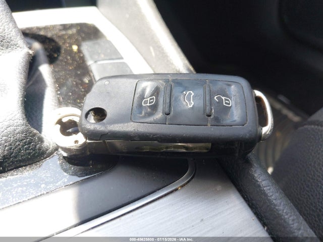 1VWBT7A38EC052528 Volkswagen Passat 1.8t Se