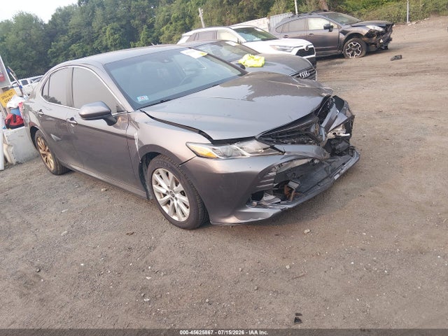 2020 Toyota Camry Le მანქანა იყიდება აუქციონზე, vin: 4T1C11AK4LU977991, აუქციონის ნომერი: 45625867