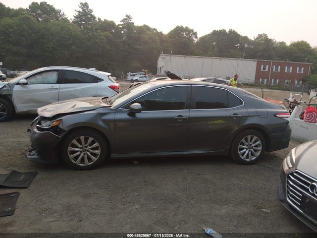 2020 Toyota Camry Le მანქანა იყიდება აუქციონზე, vin: 4T1C11AK4LU977991, აუქციონის ნომერი: 45625867