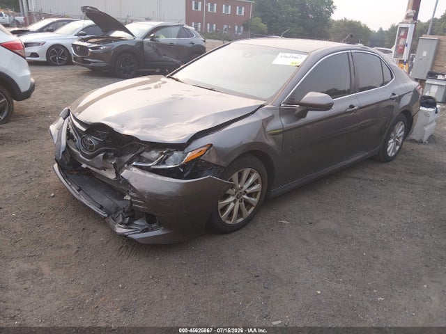 2020 Toyota Camry Le მანქანა იყიდება აუქციონზე, vin: 4T1C11AK4LU977991, აუქციონის ნომერი: 45625867