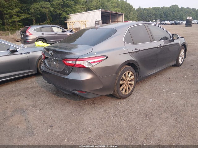 2020 Toyota Camry Le მანქანა იყიდება აუქციონზე, vin: 4T1C11AK4LU977991, აუქციონის ნომერი: 45625867