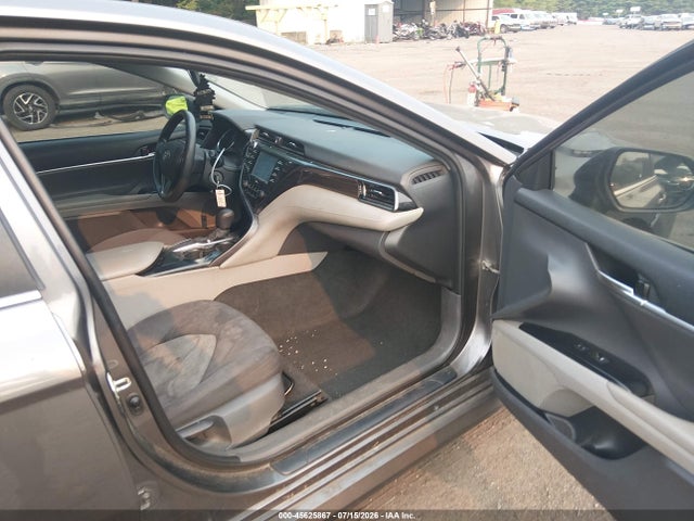 2020 Toyota Camry Le მანქანა იყიდება აუქციონზე, vin: 4T1C11AK4LU977991, აუქციონის ნომერი: 45625867