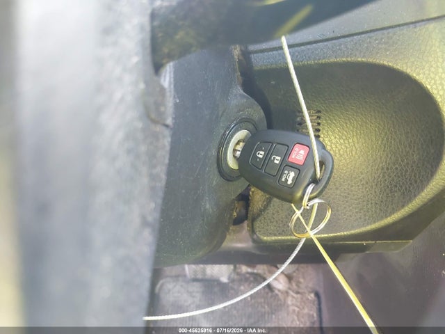45625916 :رقم المزاد ، 5YFBURHE8JP833165 vin ، 2018 Toyota Corolla Le مزاد بيع