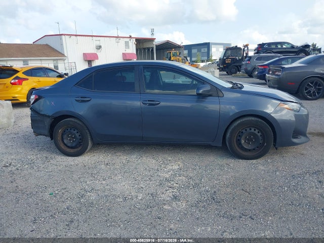45625916 :رقم المزاد ، 5YFBURHE8JP833165 vin ، 2018 Toyota Corolla Le مزاد بيع