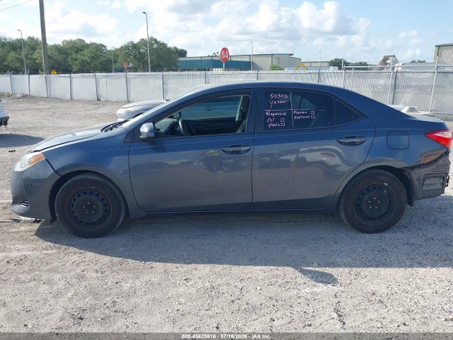 45625916 :رقم المزاد ، 5YFBURHE8JP833165 vin ، 2018 Toyota Corolla Le مزاد بيع