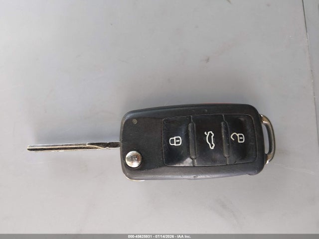 1VWAT7A34FC018955 Volkswagen Passat 1.8t Wolfsburg Edition