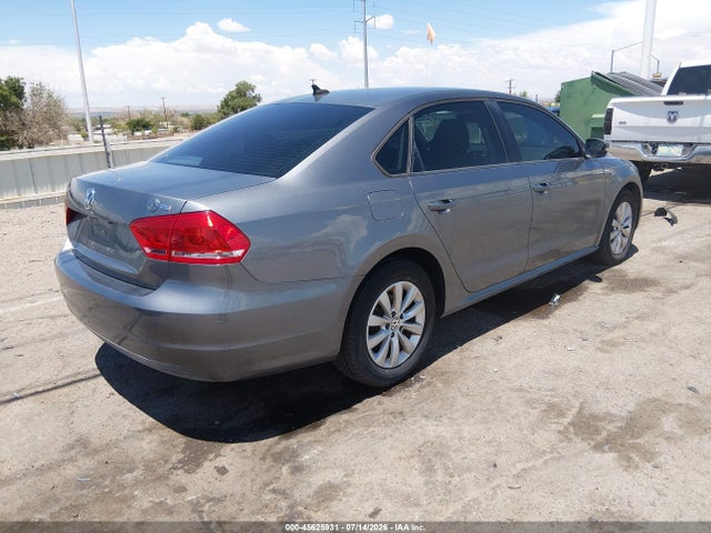 1VWAT7A34FC018955 Volkswagen Passat 1.8t Wolfsburg Edition
