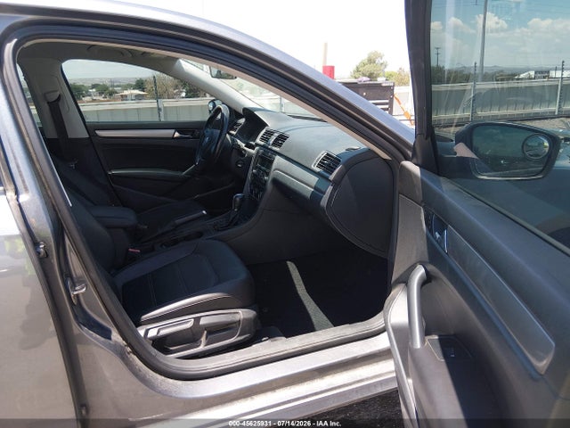 1VWAT7A34FC018955 Volkswagen Passat 1.8t Wolfsburg Edition
