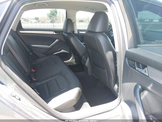 1VWAT7A34FC018955 Volkswagen Passat 1.8t Wolfsburg Edition