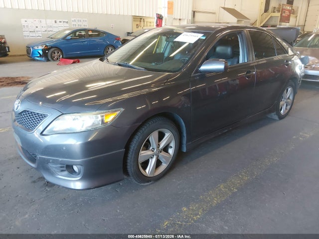 45625945 :رقم المزاد ، 4T1BF3EK7BU208208 vin ، 2011 Toyota Camry Se مزاد بيع