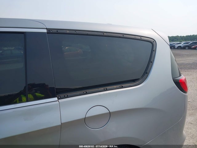 45626102 :رقم المزاد ، 2C4RC1CG7LR216208 vin ، 2020 Chrysler Voyager Lx مزاد بيع