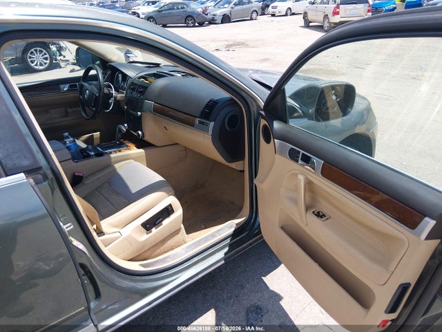 2008 Volkswagen Touareg 2 Vr6 Fsi მანქანა იყიდება აუქციონზე, vin: WVGBE77LX8D006049, აუქციონის ნომერი: 45626108