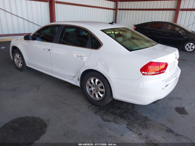 1VWBT7A3XEC046570 Volkswagen Passat 1.8t Se