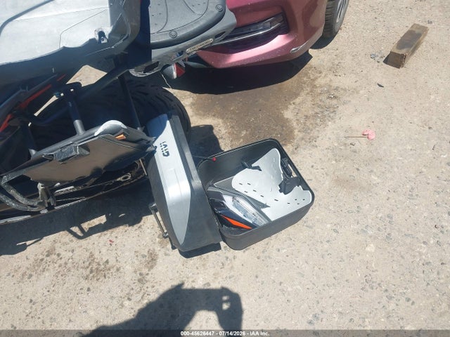 KTM 790 Duke 2024 LCETU7406RH710491 Image 12