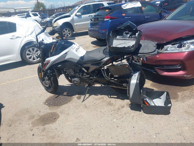 KTM 790 Duke 2024 LCETU7406RH710491 Image 2