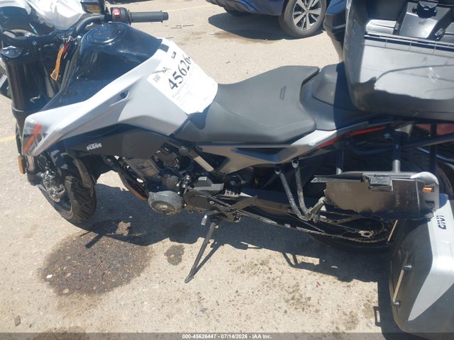 KTM 790 Duke 2024 LCETU7406RH710491 Image 9