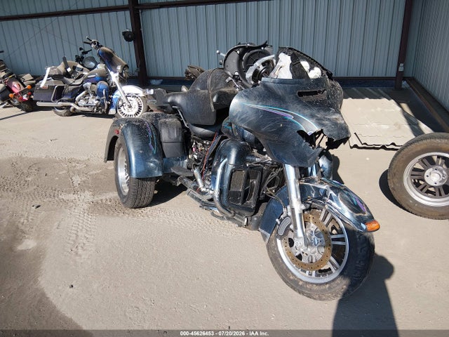 Harley-Davidson Flhtcutg Tri Glide Ultra 2015 1HD1MAL12FB852137 main image
