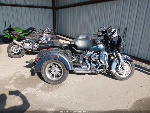 45626453 :رقم المزاد ، 1HD1MAL12FB852137 vin ، 2015 Harley-davidson Flhtcutg Tri Glide Ultra مزاد بيع