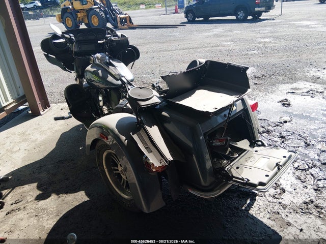45626453 :رقم المزاد ، 1HD1MAL12FB852137 vin ، 2015 Harley-davidson Flhtcutg Tri Glide Ultra مزاد بيع