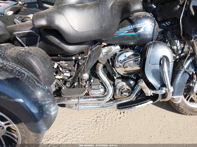 45626453 :رقم المزاد ، 1HD1MAL12FB852137 vin ، 2015 Harley-davidson Flhtcutg Tri Glide Ultra مزاد بيع