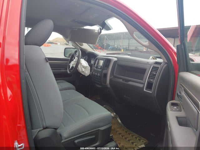 3C6JR7ATXKG507960 RAM 1500 Classic Tradesman 4x4 6&#039;4 Box