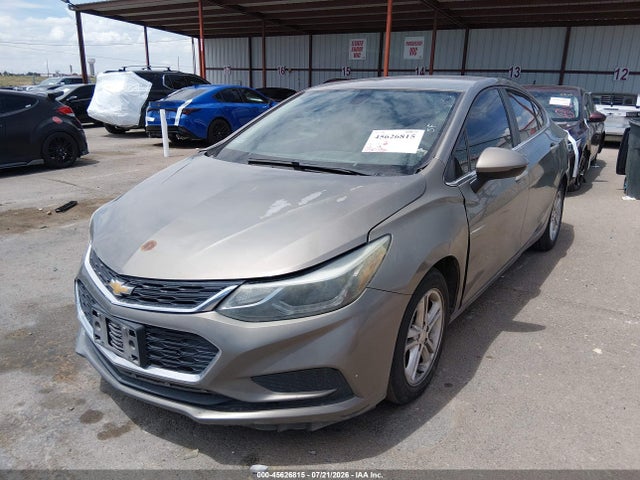 Chevrolet Cruze Lt Auto 2018 1G1BE5SM2J7247125 Image 2