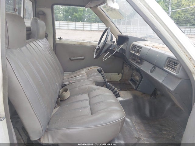 1985 Toyota Pickup 1/2 Ton Rn50 მანქანა იყიდება აუქციონზე, vin: JT4RN50R3F0088989, აუქციონის ნომერი: 45626952