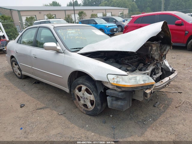 1998 Honda Accord Ex მანქანა იყიდება აუქციონზე, vin: 1HGCG5650WA223541, აუქციონის ნომერი: 45627024