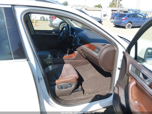 45627069 :رقم المزاد ، WVGEP9BP8ED014692 vin ، 2014 Volkswagen Touareg Tdi Lux مزاد بيع