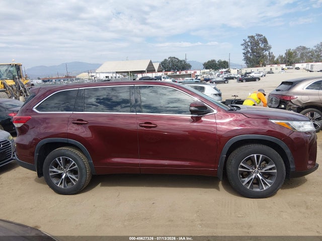 Toyota Highlander Le 2018 5TDZARFH0JS035349 Image 13