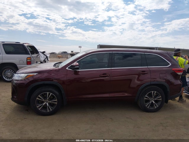 Toyota Highlander Le 2018 5TDZARFH0JS035349 Image 14