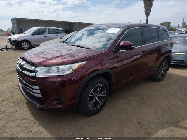 Toyota Highlander Le 2018 5TDZARFH0JS035349 Image 2