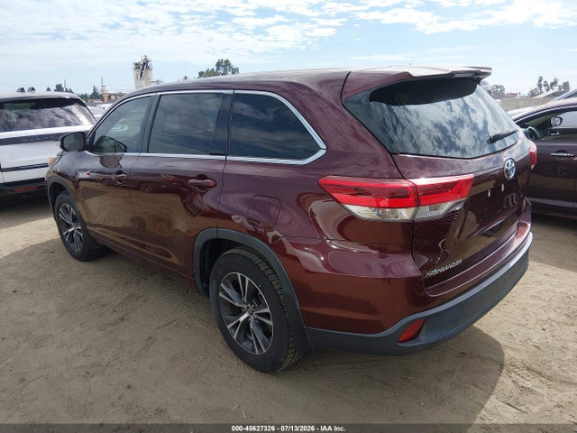 Toyota Highlander Le 2018 5TDZARFH0JS035349 Image 3