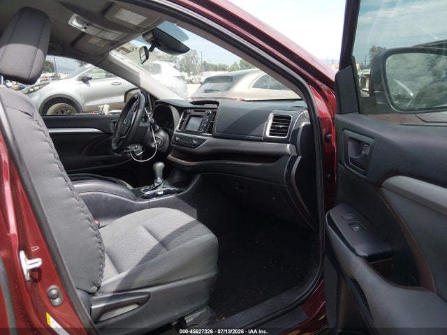 Toyota Highlander Le 2018 5TDZARFH0JS035349 Image 5