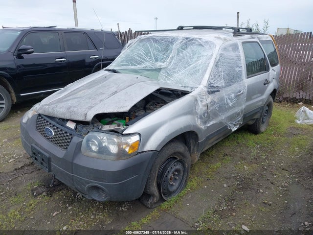45627349 :رقم المزاد ، 1FMYU92Z55KA02339 vin ، 2005 Ford Escape Xls مزاد بيع