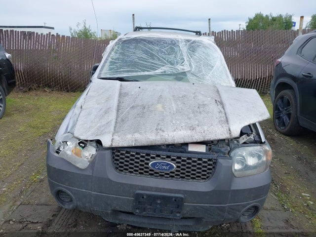 45627349 :رقم المزاد ، 1FMYU92Z55KA02339 vin ، 2005 Ford Escape Xls مزاد بيع