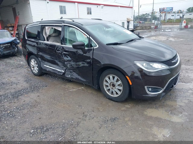 Aukcja sprzedaży 2018 Chrysler Pacifica Touring L Plus, vin: 2C4RC1EG8JR352180, numer aukcji: 45627455