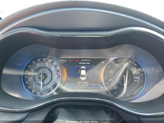 45628079 :رقم المزاد ، 1C3CCCBG2FN686509 vin ، 2015 Chrysler 200 S مزاد بيع