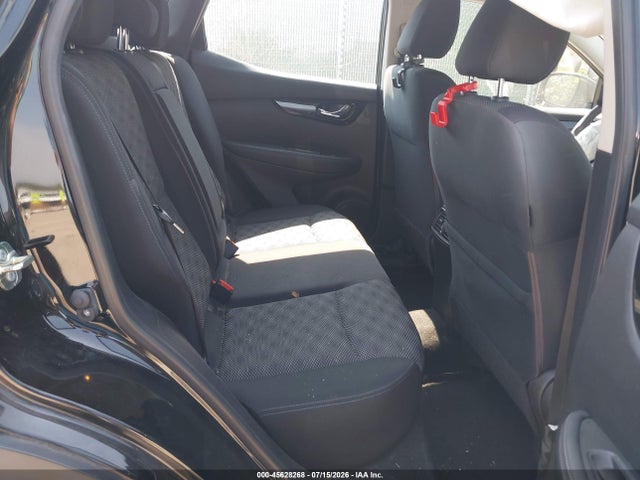 JN1BJ1CR7JW252769 Nissan Rogue Sport Sv
