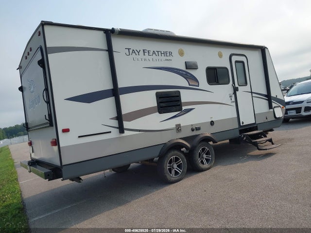 45628520 :رقم المزاد ، 1UJBJHBL7F1JU0139 vin ، 2015 Jayco Jay Feathe مزاد بيع