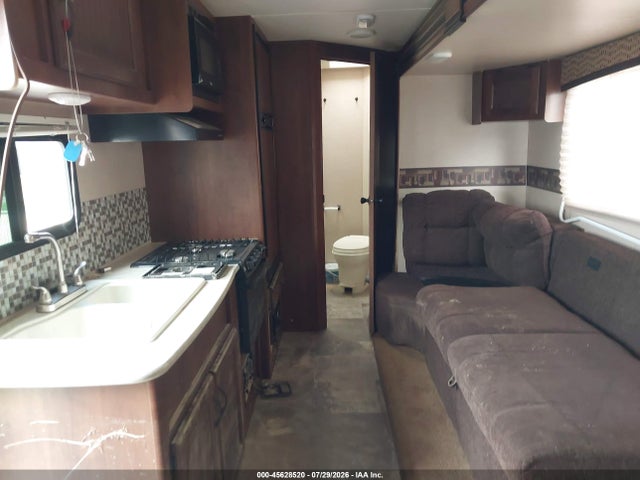 45628520 :رقم المزاد ، 1UJBJHBL7F1JU0139 vin ، 2015 Jayco Jay Feathe مزاد بيع
