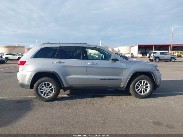 1C4RJFAG4JC452598 Jeep Grand Cherokee Laredo E 4x4