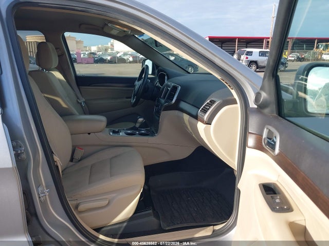1C4RJFAG4JC452598 Jeep Grand Cherokee Laredo E 4x4
