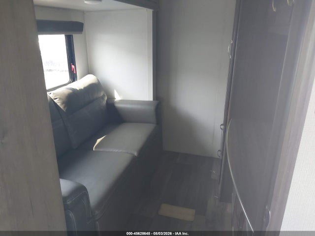 45628648 :رقم المزاد ، 4YDFCGS22N2501067 vin ، 2022 Keystone Cougar مزاد بيع