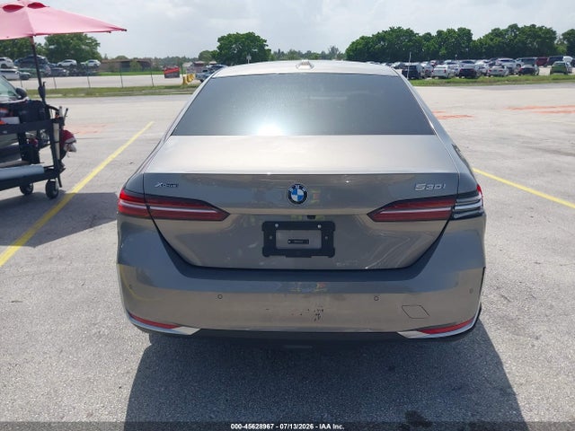 2026 Bmw 530i Xdrive მანქანა იყიდება აუქციონზე, vin: WBA53FJ02TCV74372, აუქციონის ნომერი: 45628967