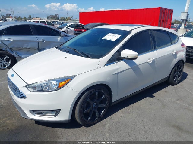 Ford Focus Titanium 2015 1FADP3N24FL221378 Image 2
