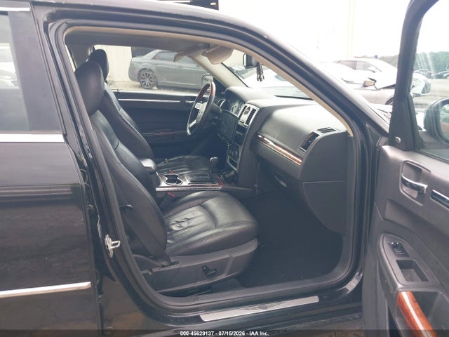 45629137 :رقم المزاد ، 2C3CA6CT3AH114840 vin ، 2010 Chrysler 300c Hemi مزاد بيع