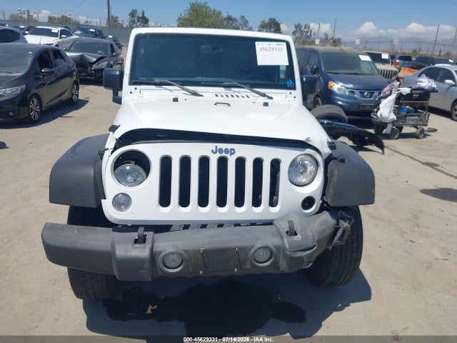 1C4BJWDG8GL266018 Jeep Wrangler Unlimited Sport