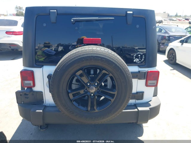 1C4BJWDG8GL266018 Jeep Wrangler Unlimited Sport